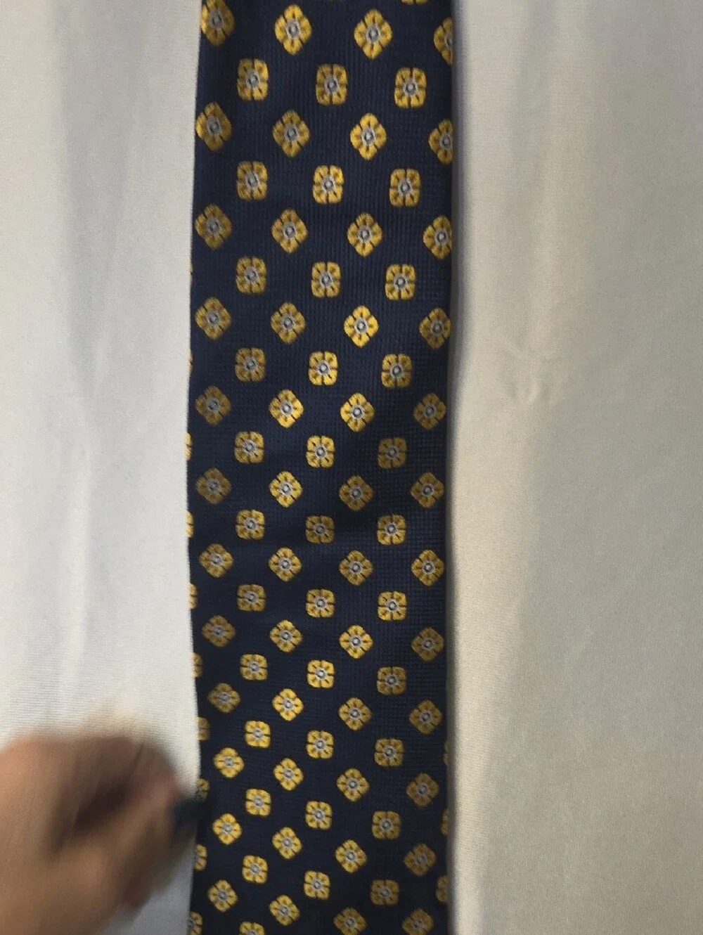 Fratelli Moda tie made from 100% silk in Italy.